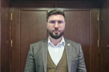 momente jenante in consiliul local cernavoda initiativa lui apostol de a avea un viceprimar a scos la iveala disperarea tuturor pentru o amarata de functie 69cd9831d60a4