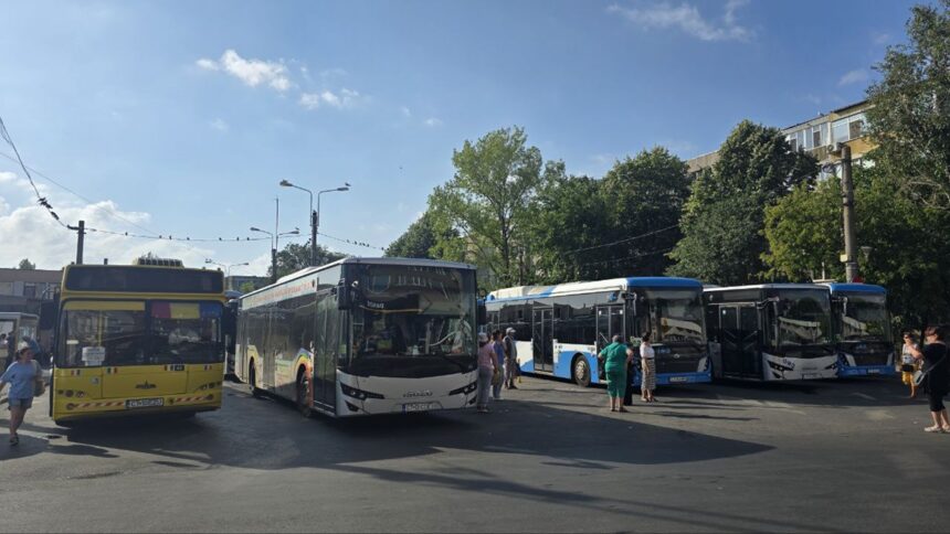 o eleva de la colegiul mircea cel batran petitie pentru suplimentarea autobuzelor de pe linia 3 pentru cartierele tomis plus si palazu mare 69d3d8126b5a7