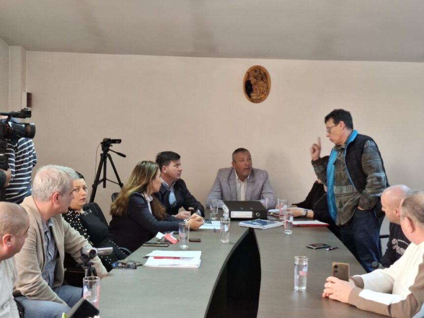 oficial cate posturi urmeaza sa fie desfiintate din aparatul de specialitate al primarului comunei tuzla 69e6af3e76529