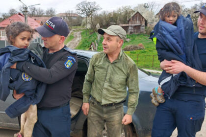 padurarul care le a salvat pe cele doua fetite disparute in mures premiat de romsilva aurel frandes a primit o diploma si bani 69cd0683c8338