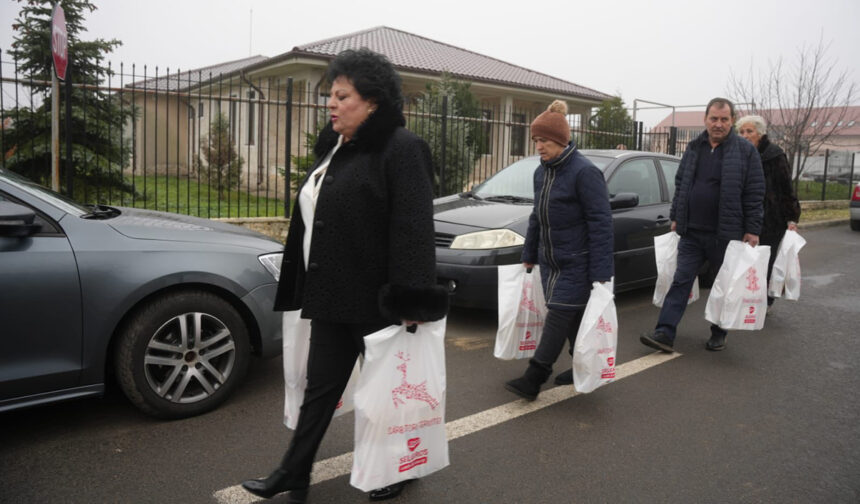 paste la cumpana pachete cu alimente pentru 25 de familii 69d3a6d6c199e