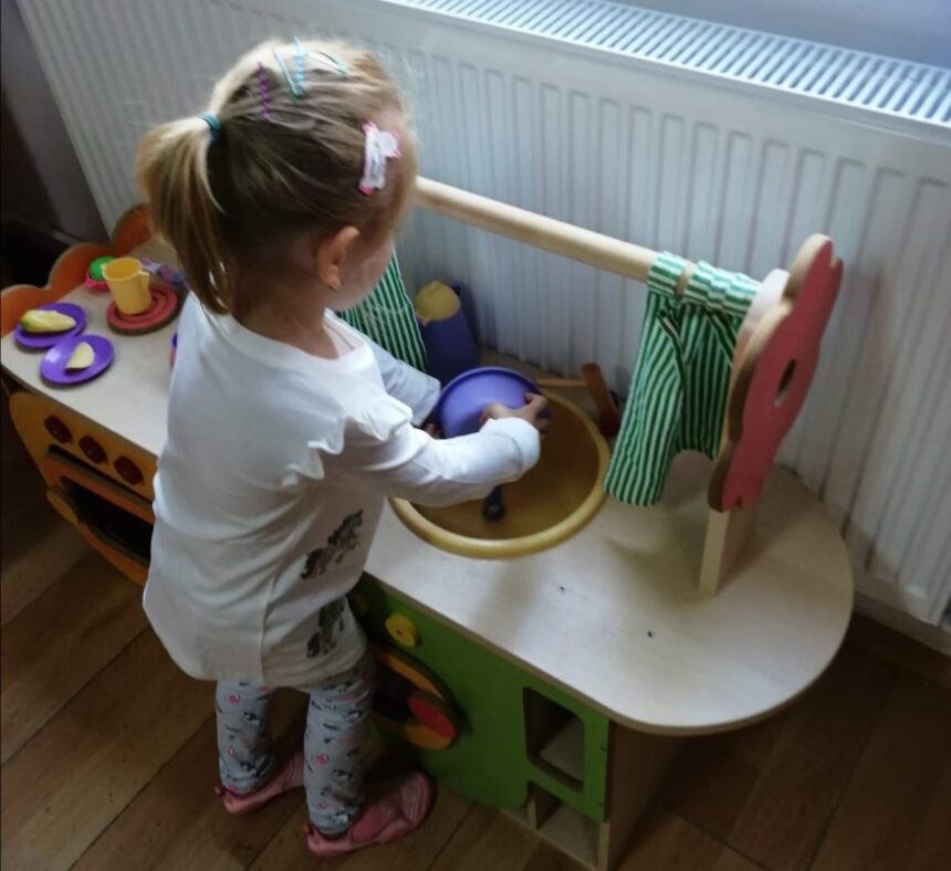 pensia alimentara a minorului despre mitul celor 25 din salariu si limitele calculate pentru a nu deveni sursa de imbogatire ilegala a celuilalt parinte 69da290170efe