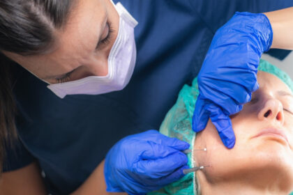 perchezitii in cabinetul unei femei din sibiu care facea proceduri de infrumusetare si acte medicale complexe fara a fi medic 69f236b77d2ca