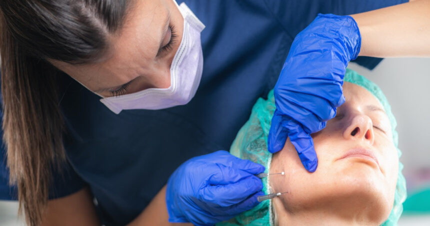 perchezitii in cabinetul unei femei din sibiu care facea proceduri de infrumusetare si acte medicale complexe fara a fi medic 69f236b77d2ca