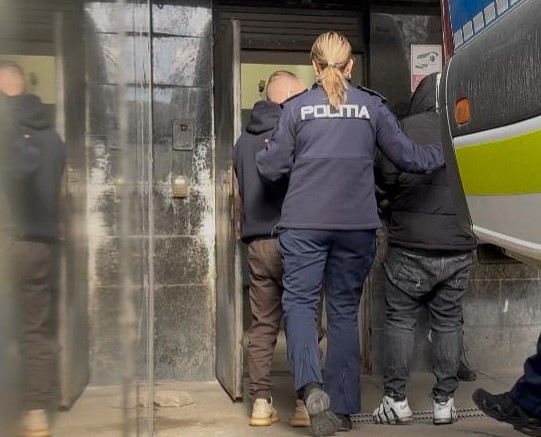 politistul de la medgidia acuzat de viol si pornografie infantila a fost dus in fata instantei a contestat arestul preventiv 69d4b279bcda0