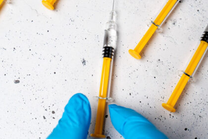 polonia intentioneaza sa distruga 64 de milioane de doze de vaccin impotriva covid 19 in urma hotararii instantei de la bruxelles 69cfa25ba2450
