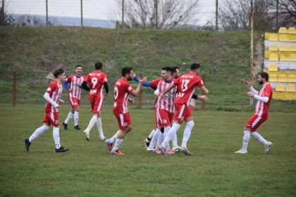 primele clasate in liga a iv a au incheiat cu victorii meciurile din etapa de sambata 69d14f0c954f5
