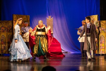 se fac pregatiri pentru reprezentatii noi la teatrul pentru copii si tineret calutul de mare constanta 69eb5e53c1d64