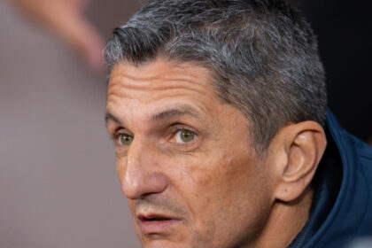 sfatul lui razvan lucescu la plecarea din tara dupa ce si a ingropat tatal stati de vorba cat mai mult cu parintii vostri 69dbf05d8d7e7