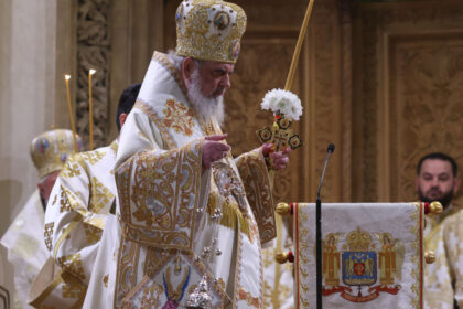 slujba de inviere 2026 la ce ora incepe si cand pot lua credinciosii lumina sfanta 69d9da01b7b65