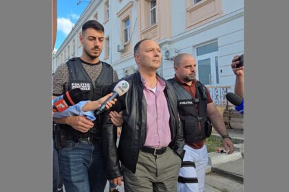 un fost profesor din constanta acuzat de pornografie infantila cere sa fie pus in libertate cand se va decide totul 69d2a28c4847c