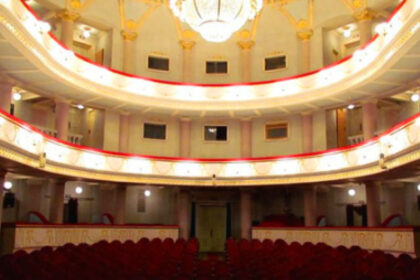 un tavan fals a cazut peste un actor la teatrul national din iasi chiar in timpul spectacolului 69e66ad57e6bd