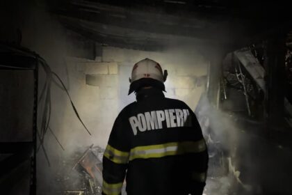 update 11 casute de vacanta au luat foc fortele de interventie au fost suplimentate s a emis mesaj ro alert 69edda85ab27b