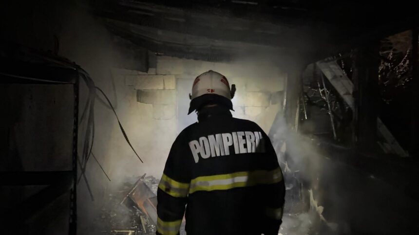 update 11 casute de vacanta au luat foc fortele de interventie au fost suplimentate s a emis mesaj ro alert 69edda85ab27b