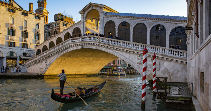 venetia reintroduce taxa de 10 euro pentru turistii care viziteaza orasul o zi 69cf82d7b19e5