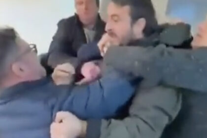 video bataie intr un sediu aur ba tu ma faci pe mine borfas mi am dat viata pentru partid 69df85f5185ed