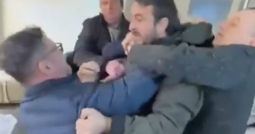 video bataie intr un sediu aur ba tu ma faci pe mine borfas mi am dat viata pentru partid 69df85f5185ed