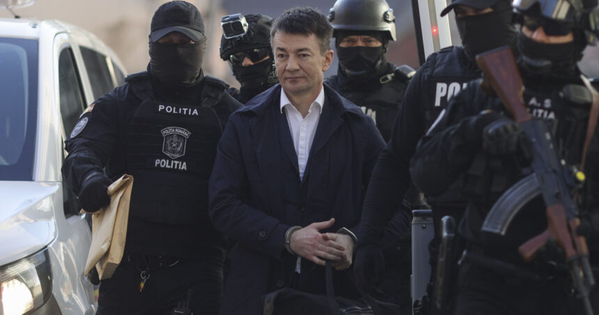 video imagini cu extradarea lui alexandru balan fostul director adjunct al serviciului de informatii din moldova care a spionat pentru kgb 69eb080d27b4c