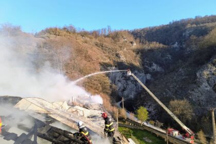 video incendiu violent la o manastire cunoscuta in noaptea de inviere a ars acoperisul unor chilii 69db425da803f
