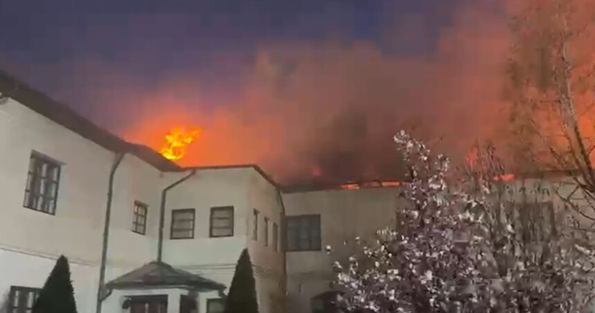 video incendiu violent la o manastire din valcea intervin pompieri din trei judete 69db2802e1bb7