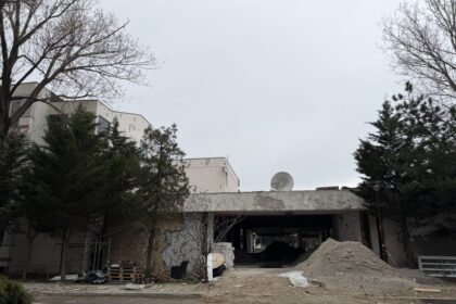 video medicul mohamed zaher de la armonia isi supraetajeaza hotelul pe care il detine in statiunea mamaia 69dac7e2387d8
