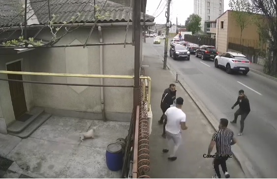 video momentul scandalului de pe strada theodor burada bataie ca n vestul salbatic 69f24397a4470