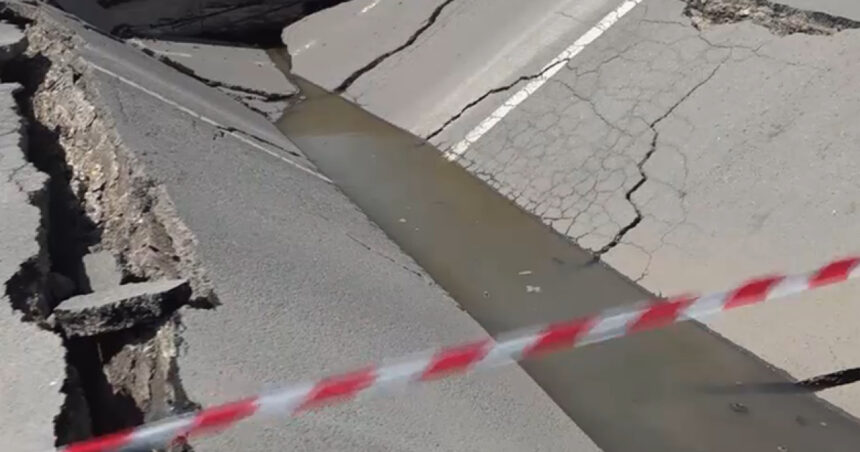 video o bucata de pod de pe drumul principal din techirghiol s a prabusit traficul este blocat in zona 69eb5ffa21986