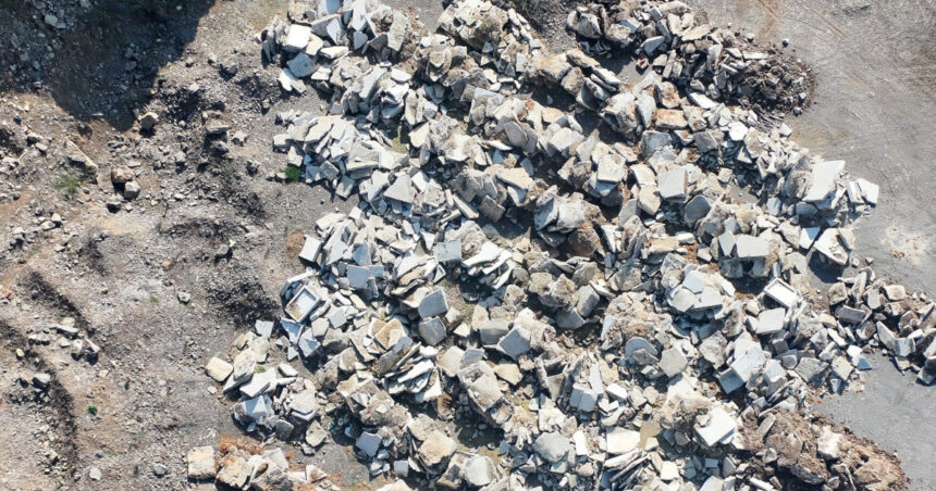 video o primarie din arad a fost amendata cu 70 000 de lei dupa ce garda de mediu a gasit o groapa de gunoi ilegala cu ajutorul unei drone 69eb43e49e955