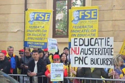 video protest al profesorilor in fata ministerului educatie nu ne obligati sa intram din nou in greva 69f1e255f0ebb