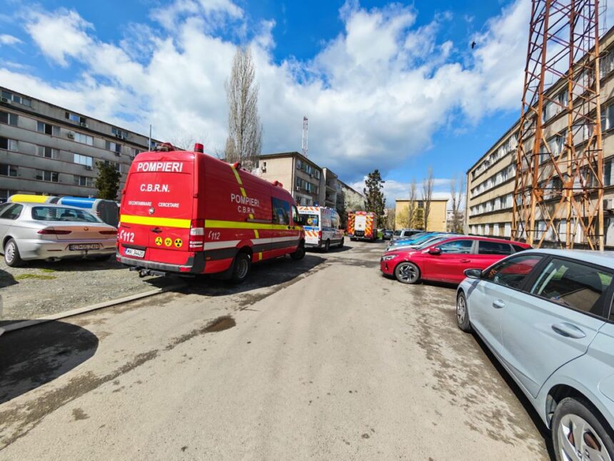 video scurgeri de gaze intr un bloc de garsoniere din zona abator pompierii au intrat pe geam pentru a inlatura pericolul 69d646ca71aca