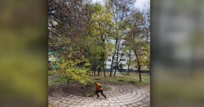 video un roman din vaslui a devenit un model de bun simt si harnicie in bulgaria de ce petrece acesta ore intregi sa curete parcuri si alei 69ee3b35ae371