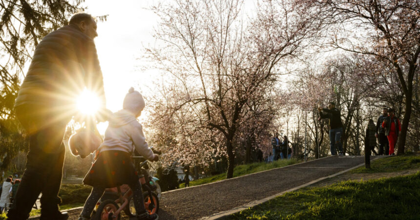 video weekend cu temperaturi de vara dar si vant puternic meteorologii anunta cum se va schimba vremea in urmatoarele zile 69edb592b3890