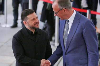 video zelenski ucraina isi poate dubla productia militara daca primeste fonduri germania ii va cumpara sute de rachete patriot 69de579835e68