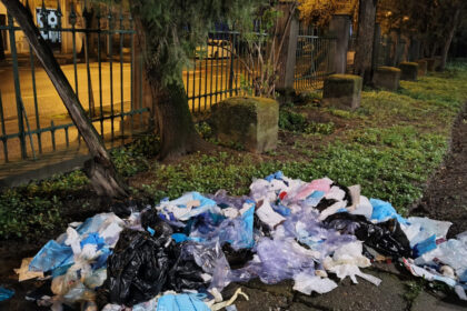 videofoto deseuri medicale aruncate in parcul cismigiu o clinica stomatologica din bucuresti a fost amendata cu 70 000 de lei 69d3cb9dc1cc2
