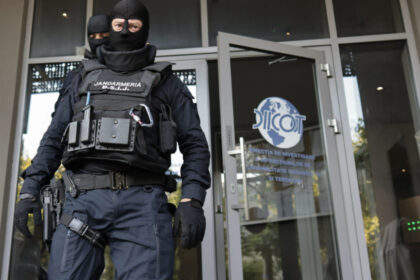 videofoto diicot un turc a introdus in portul constanta peste 200 de kilograme de heroina din iran drogurile declarate oficial drept mirodenii 69f38835890ae