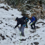 videofoto interventie dificila in piatra craiului doi turisti blocati pe un traseu acoperit de gheata au fost salvati de jandarmi 69db604a20744