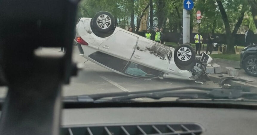 accident cu trei masini in sectorul 6 unul dintre vehicule s a rasturnat pe plafon o femeie fiind ranita 69f8c3ac06dc3