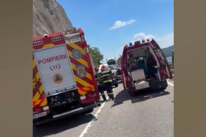 accident rutier grav in mehedinti au fost implicate 3 masini un om a murit si 3 au fost raniti 6a0712f40be5d