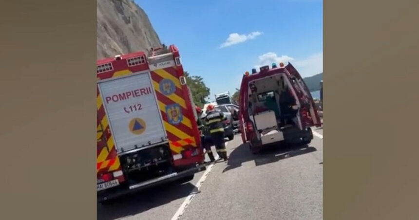 accident rutier grav in mehedinti au fost implicate 3 masini un om a murit si 3 au fost raniti 6a0712f40be5d