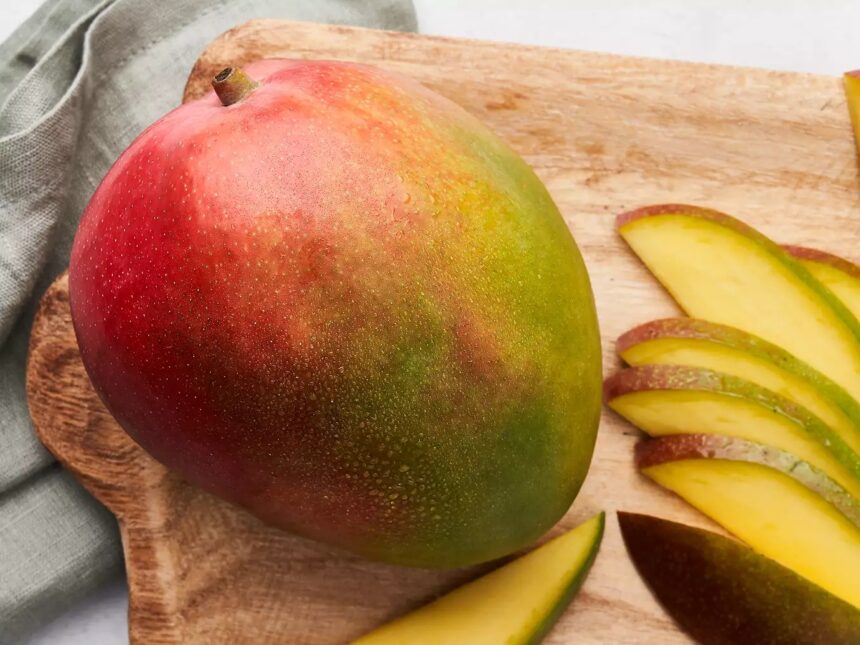 adio mere se poarta mango nu e o gluma peste 1 600 de elevi din constanta vor primi fructul exotic la scoala 6a00fc5b1471f