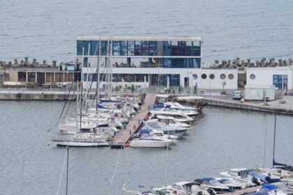 ambarcatiune de agrement scoasa la licitatie la cererea societatii care administreaza portul turistic tomis 6a18bad6efaac