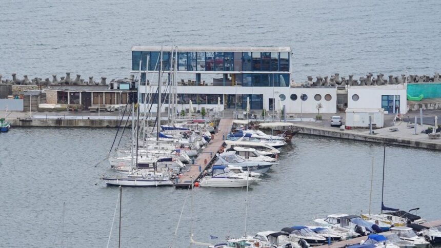 ambarcatiune de agrement scoasa la licitatie la cererea societatii care administreaza portul turistic tomis 6a18bad6efaac