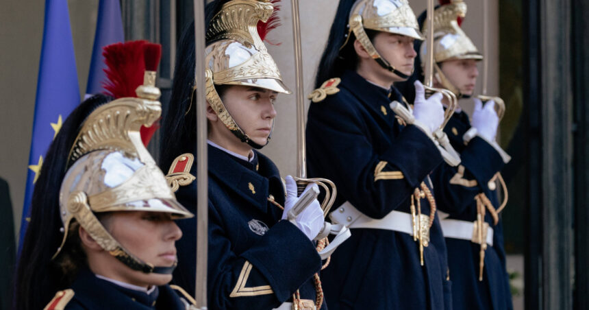 analiza cel mai nepopular presedinte al frantei se pregateste de o revenire la palatul elysee 6a0e846beea1e