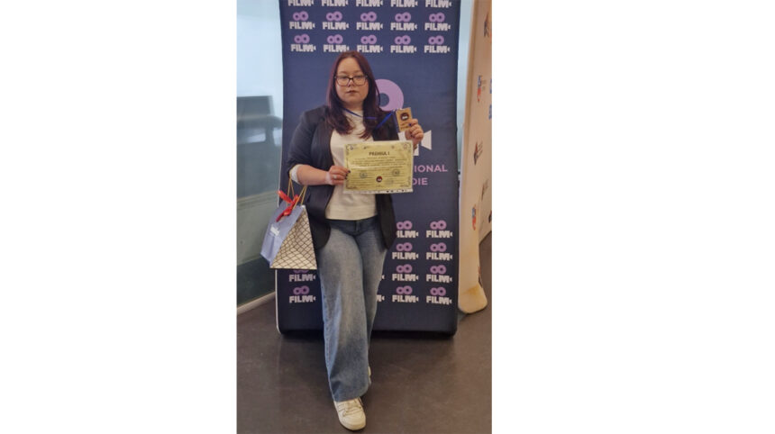 angeline marie paraschiv de la colegiul national de arte regina maria a obtinut premiul i la concursul national filmmic 6a07498f1ac0c
