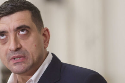 aur cere presedintelui dan desemnarea de urgenta a unui premier apeleaza la un tertip neconstitutional 69fc8e15b9b9d