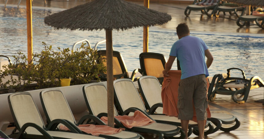 ce masuri iau hotelurile in razboiul prosoapelor pentru a se asigura ca niciun client nu ramane fara sezlong 6a03f9a0782ff