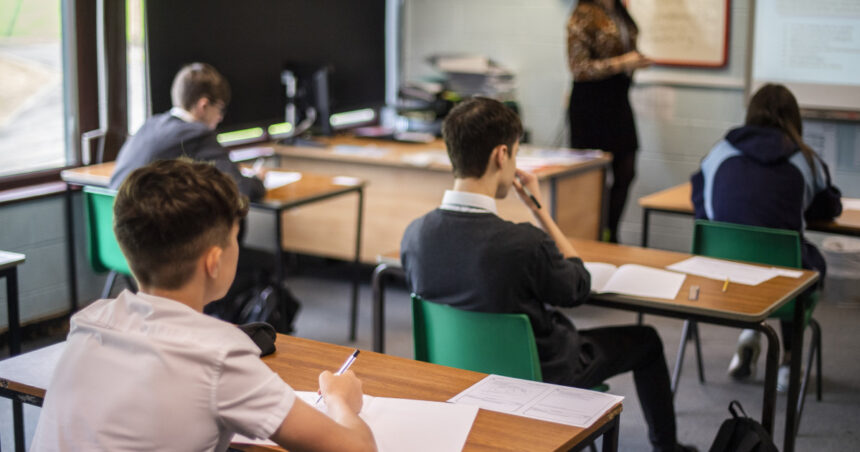 ce s ar putea schimba pentru elevii de liceu ministerul educatiei a pus in consultare 175 de programe scolare noi 6a0ee6ddc437b