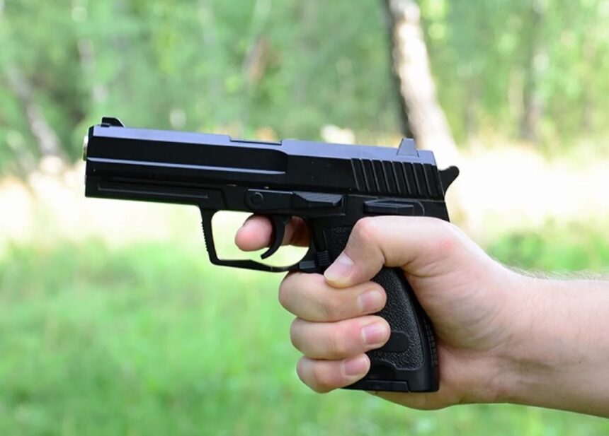 cine este barbatul care a tras cu pistolul in agigea suparat ca doi copii se jucau cu mingea i a nimerit pe parinti 6a1006181616a