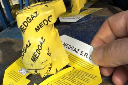 control surpriza al cjpc la medgidia butelii expirate din 2009 si ruginite pregatite pentru comercializare descoperite la sediul unei firme cu afaceri de peste 25 de milioane de lei 6a0dfd9cb962a
