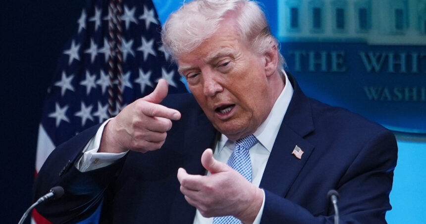 donald trump euforic dupa ce emisiunea lui stephen colbert a ajuns la final slava domnului ca a plecat era ca un mort 6a1026e19fa23